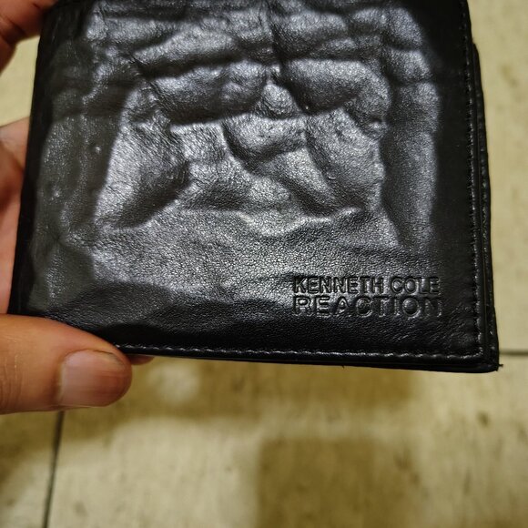 Kenneth Cole Wallet - Picture 1 of 2
